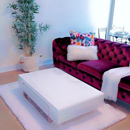 Luxury 2 Bedroom Condo Торонто Экстерьер фото