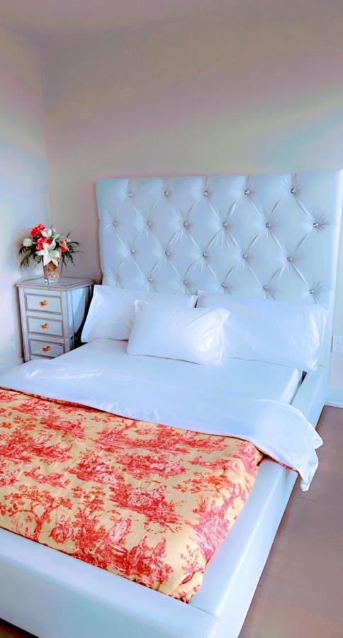 Luxury 2 Bedroom Condo Торонто Экстерьер фото
